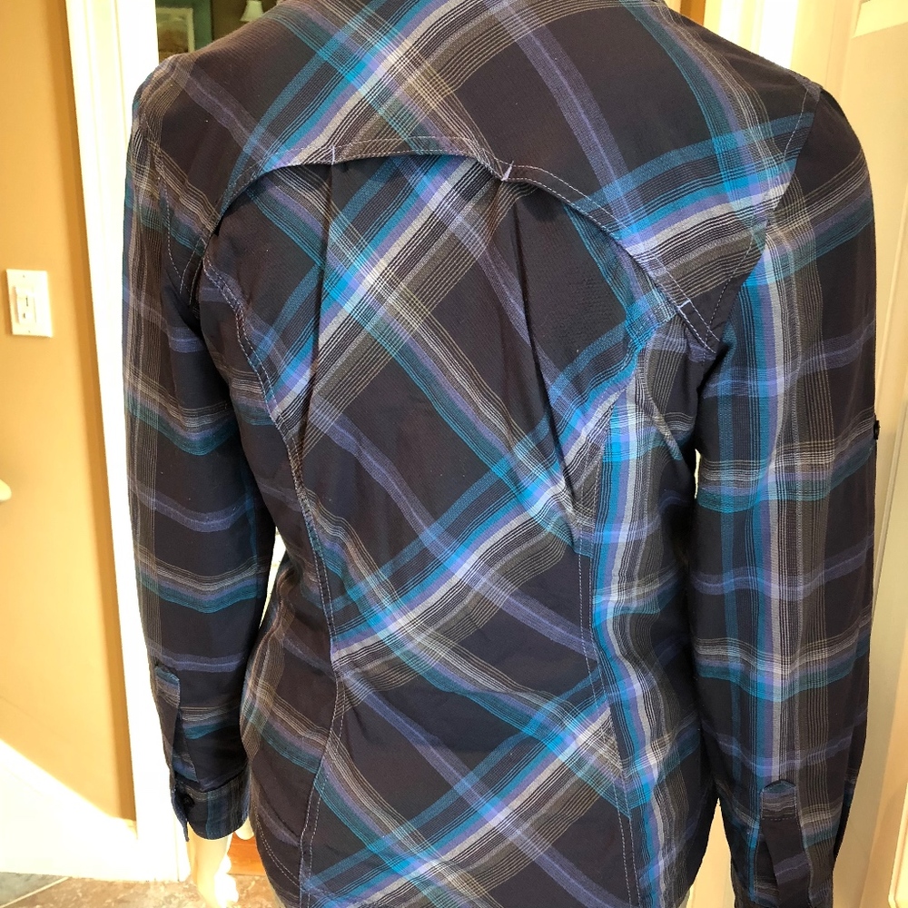 Columbia Button Down Blouse With Hidden Pockets - image 4